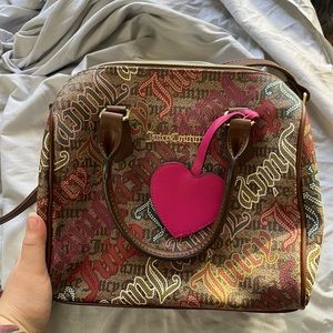 Juicy couture purse, used once in great condition. Willing to negotiate ❤️